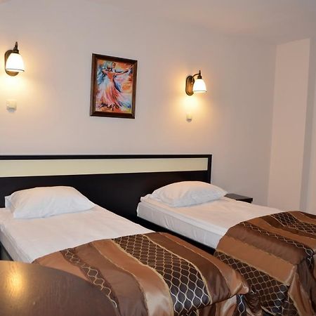 Hotel Vila Gardenia Oradea Zewnętrze zdjęcie